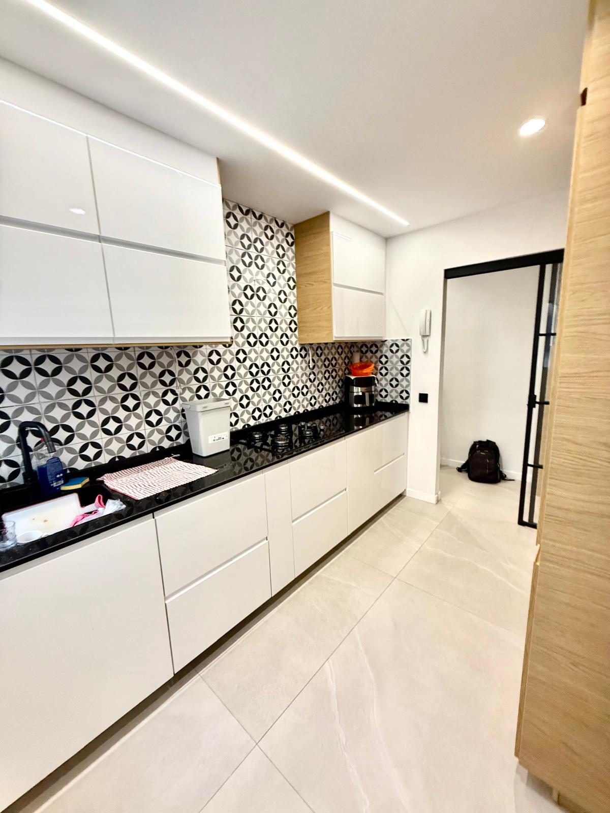 Cocina moderna a medida con acabados premium
